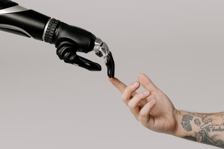 Cilvēks vai robots? Kas labāk?